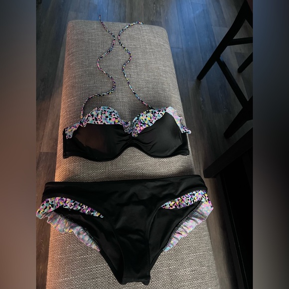 Bikini Set - Picture 1 of 3